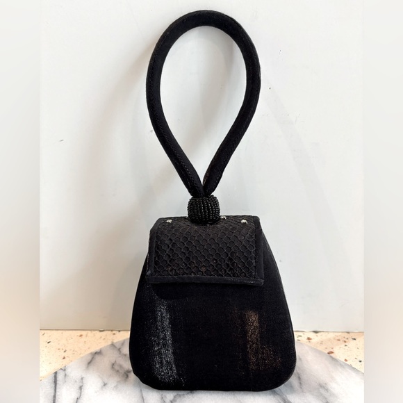 Elegant Black Evening Wristlet Handbag - Picture 4 of 8